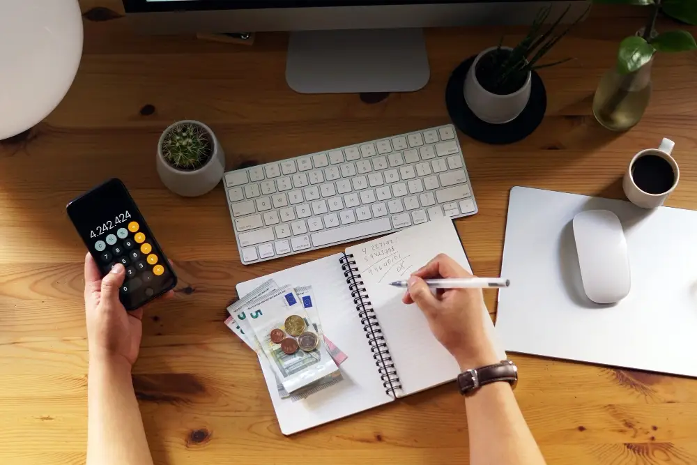 Digital marketing strategy image of budgeting